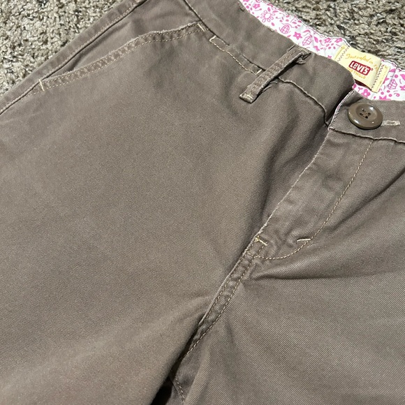 Levi’s Tab Twill Shorts - Picture 3 of 9